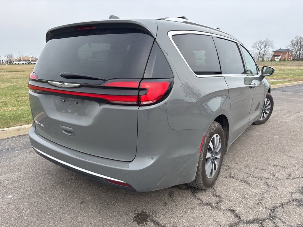 Used 2021 Chrysler Pacifica Touring-L image 10