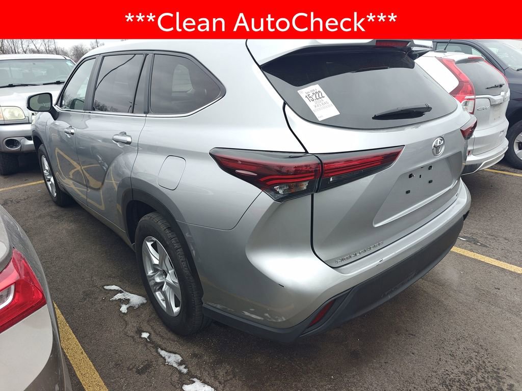 Used 2024 Toyota Highlander LE image 4
