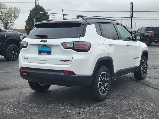 Used 2024 Jeep Compass Trailhawk w/ Trailhawk Elite Group image 3
