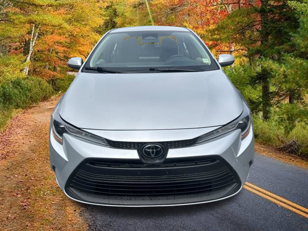 Used 2023 Toyota Corolla LE FWD image 2