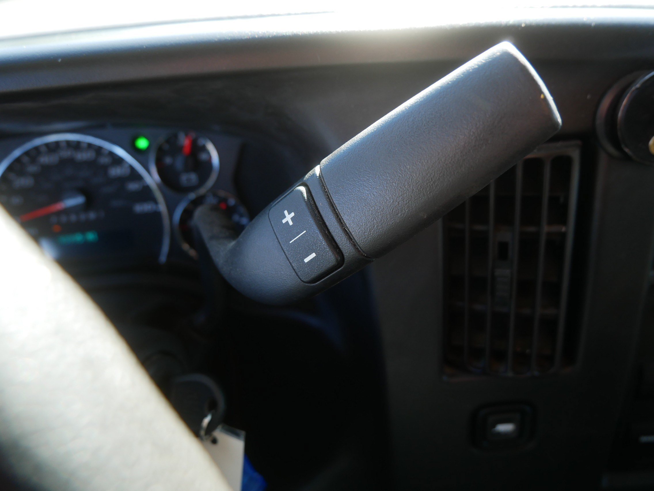 Used 2017 Chevrolet Express 2500 RWD image 26