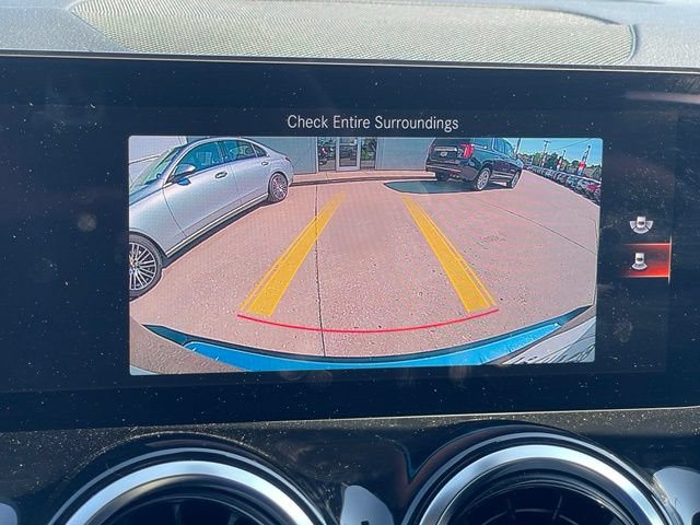 Used 2023 Mercedes-Benz GLB 250 4MATIC w/ Premium Package image 24