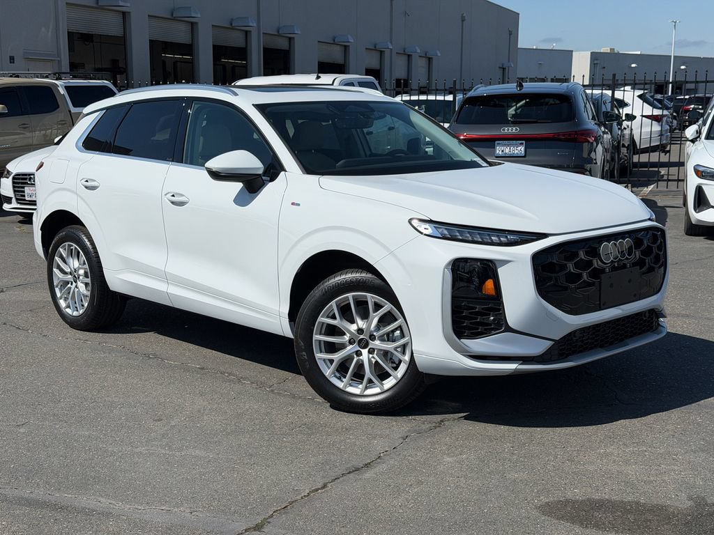 New 2026 Audi Q3 quattro 2.0T AWD/4WD image 3