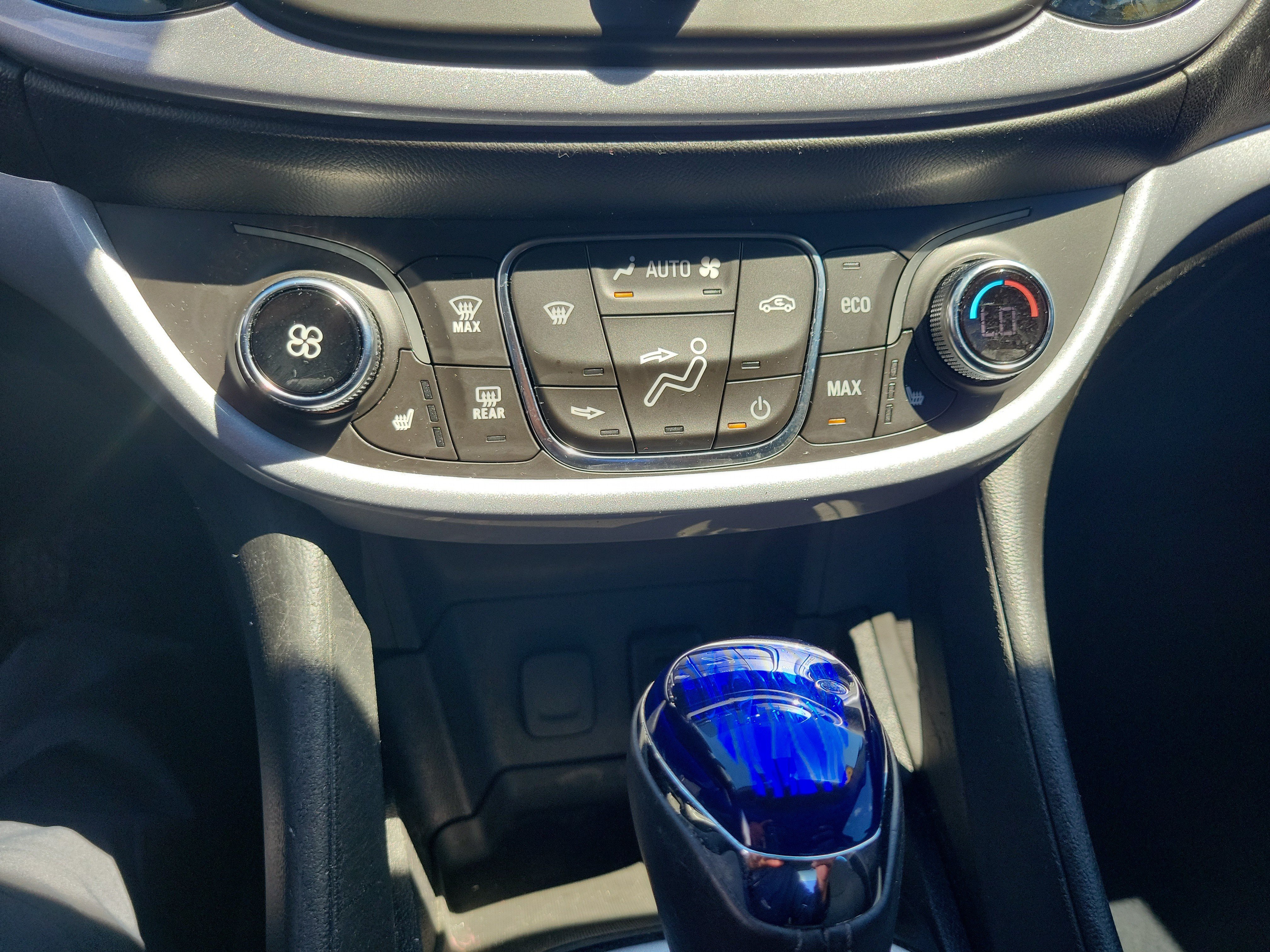 Used 2018 Chevrolet Volt LT w/ Comfort Package FWD image 28