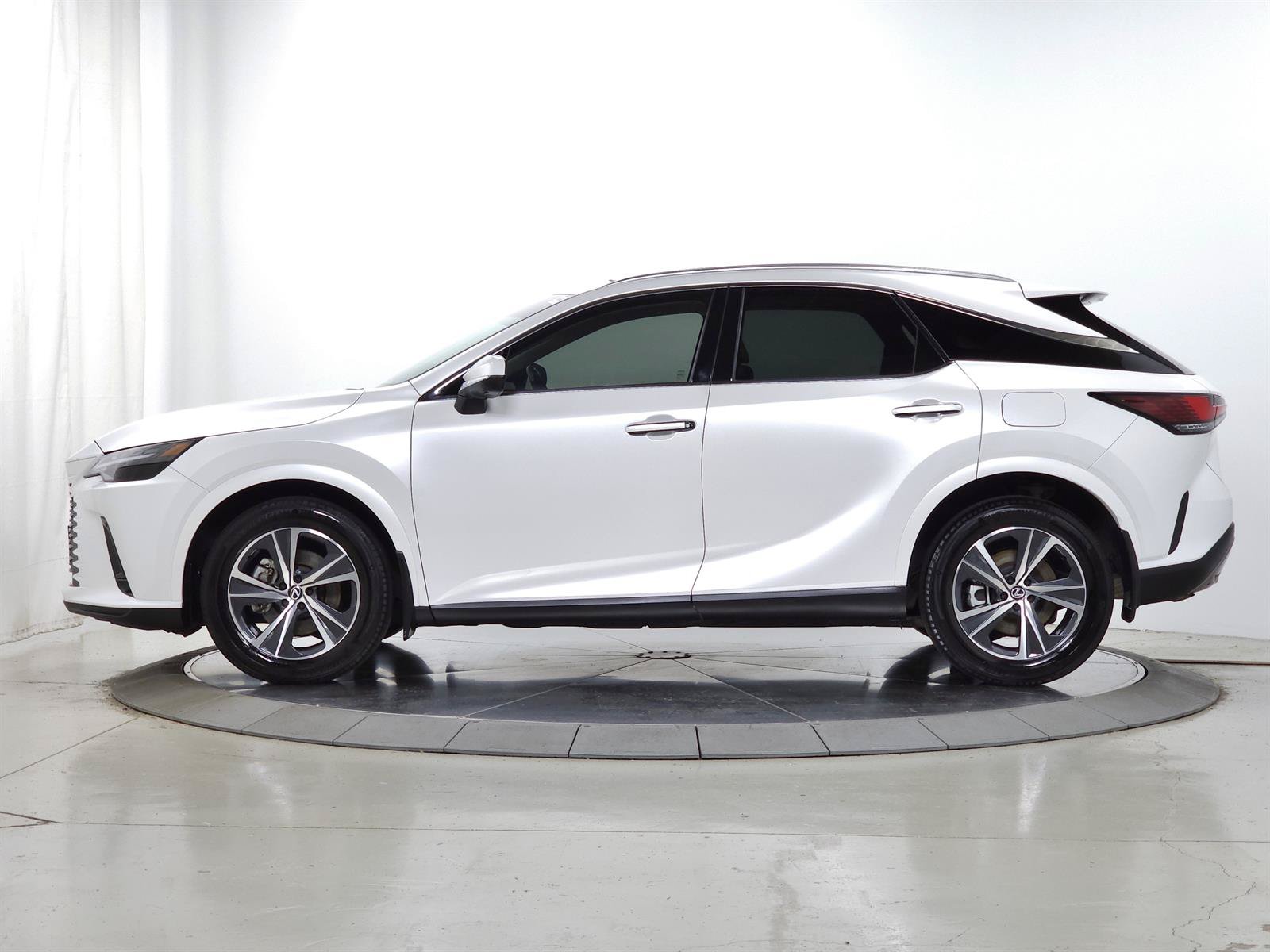 Used 2024 Lexus RX 350 Premium w/ Convenience Package AWD/4WD image 4