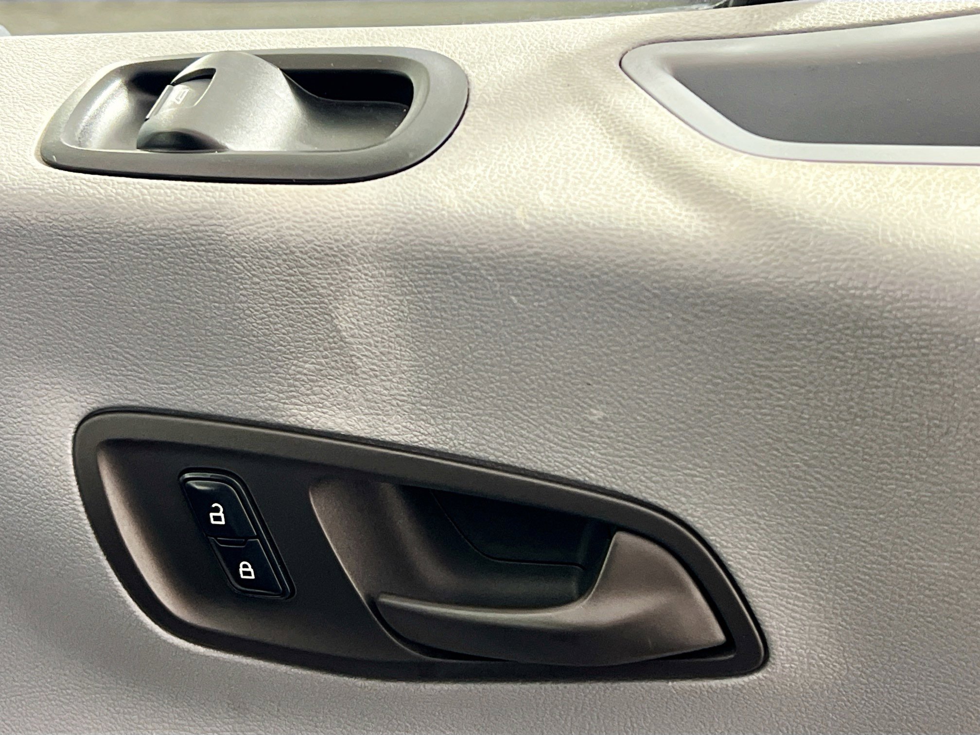 Used 2017 Ford Transit 250 130 Low Roof w/ Exterior Upgrade Package image 30