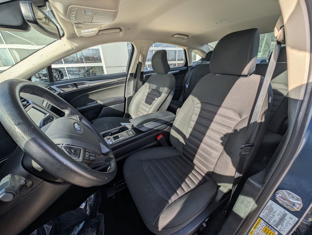Used 2019 Ford Fusion SE image 12