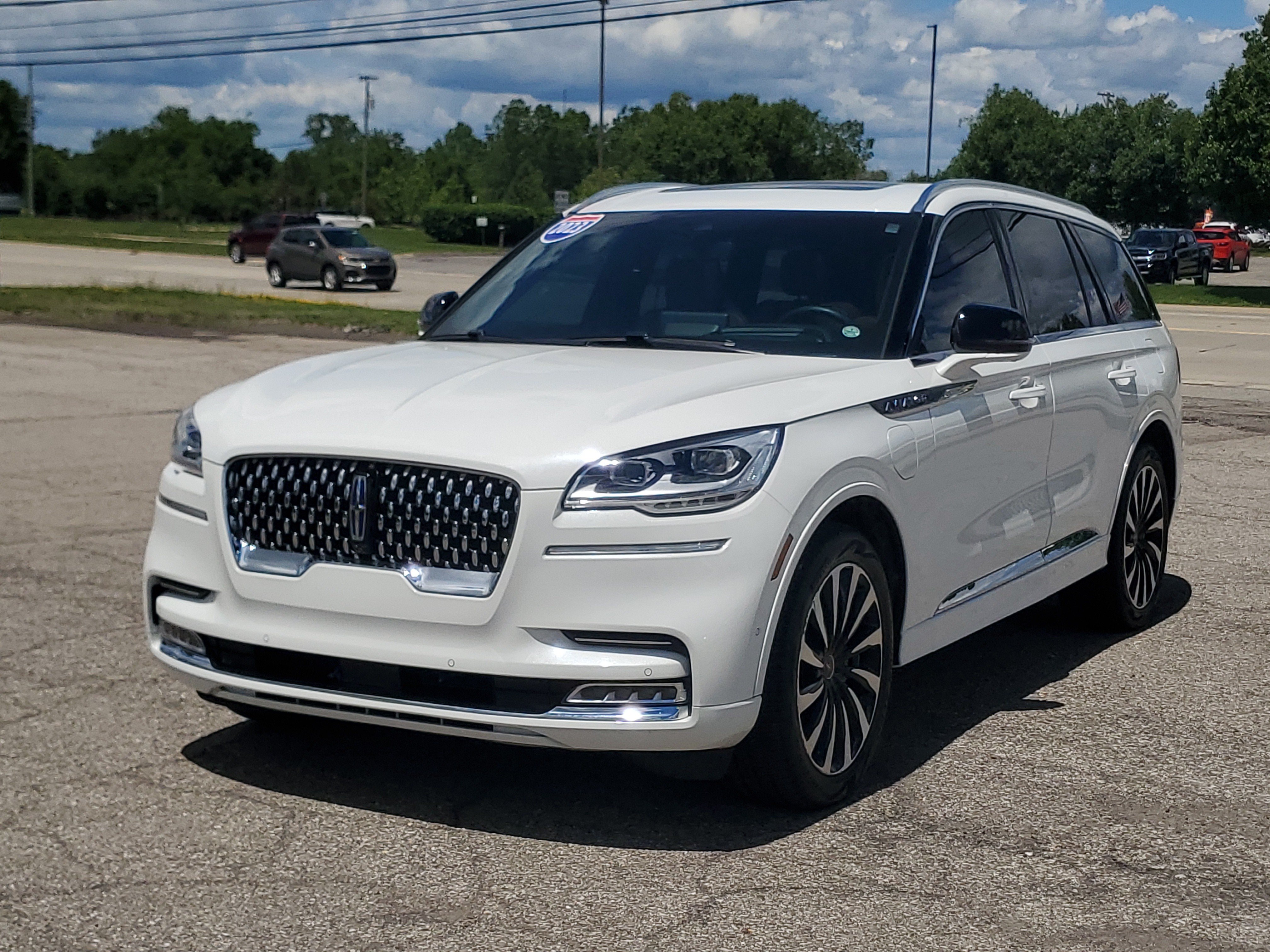 Certified 2023 Lincoln Aviator Black Label Grand Touring w/ Class IV Trailer Tow Package AWD/4WD image 3