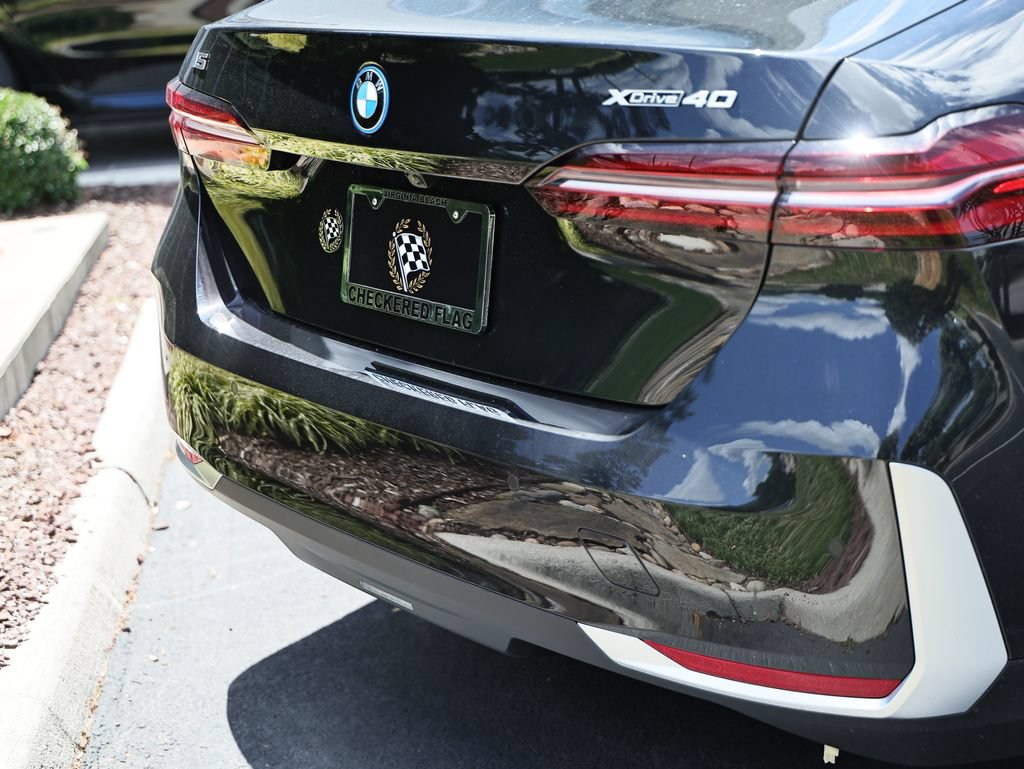 New 2027 BMW i5 xDrive40 w/ Premium Package AWD/4WD image 7