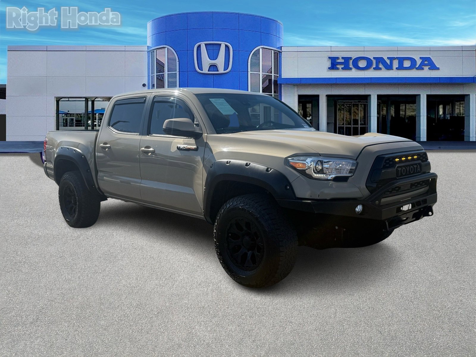 Used 2019 Toyota Tacoma TRD Sport w/ Technology Package image 9