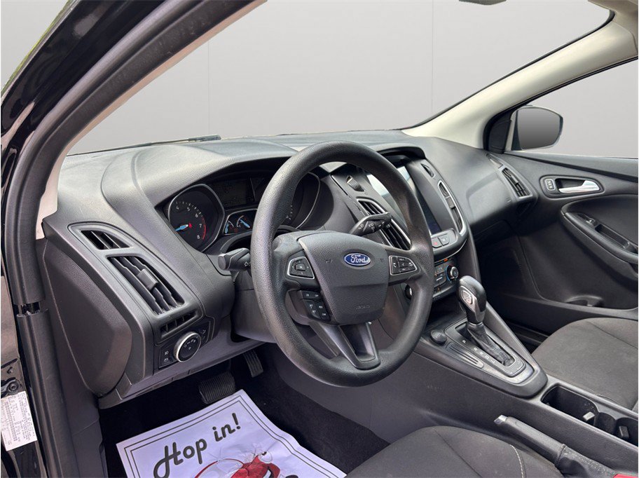 Used 2018 Ford Focus SE w/ SE Appearance Package FWD image 6