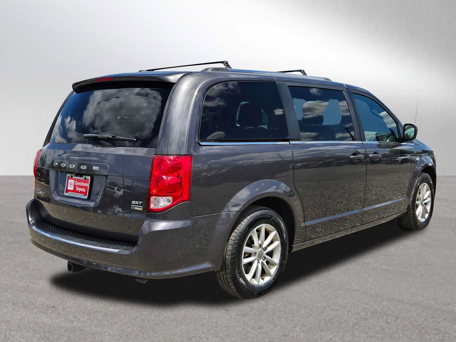 Used 2019 Dodge Grand Caravan SXT FWD image 3