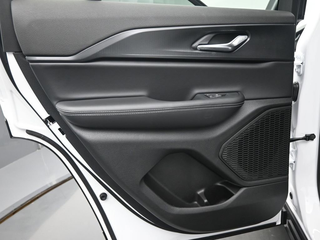 New 2025 Jeep Grand Cherokee Laredo X w/ Luxury Tech Group I image 12