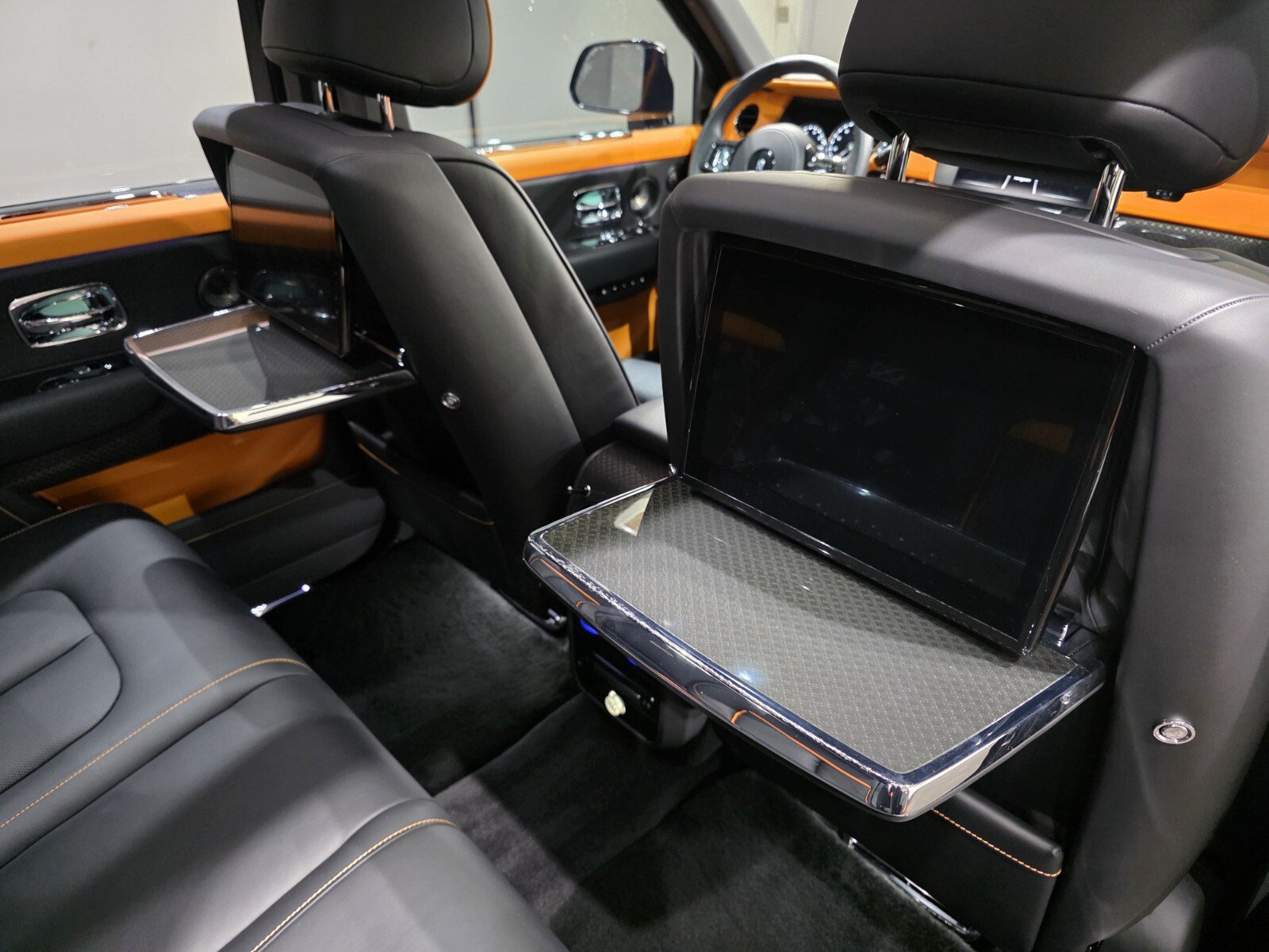 Used 2024 Rolls-Royce Cullinan Black Badge w/ Leather Finishing Pack AWD/4WD image 14
