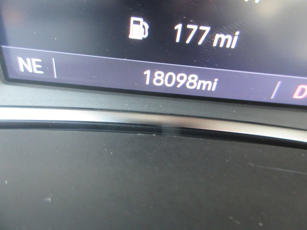 Certified 2024 GMC Terrain SLT w/ Infotainment Package II FWD image 32