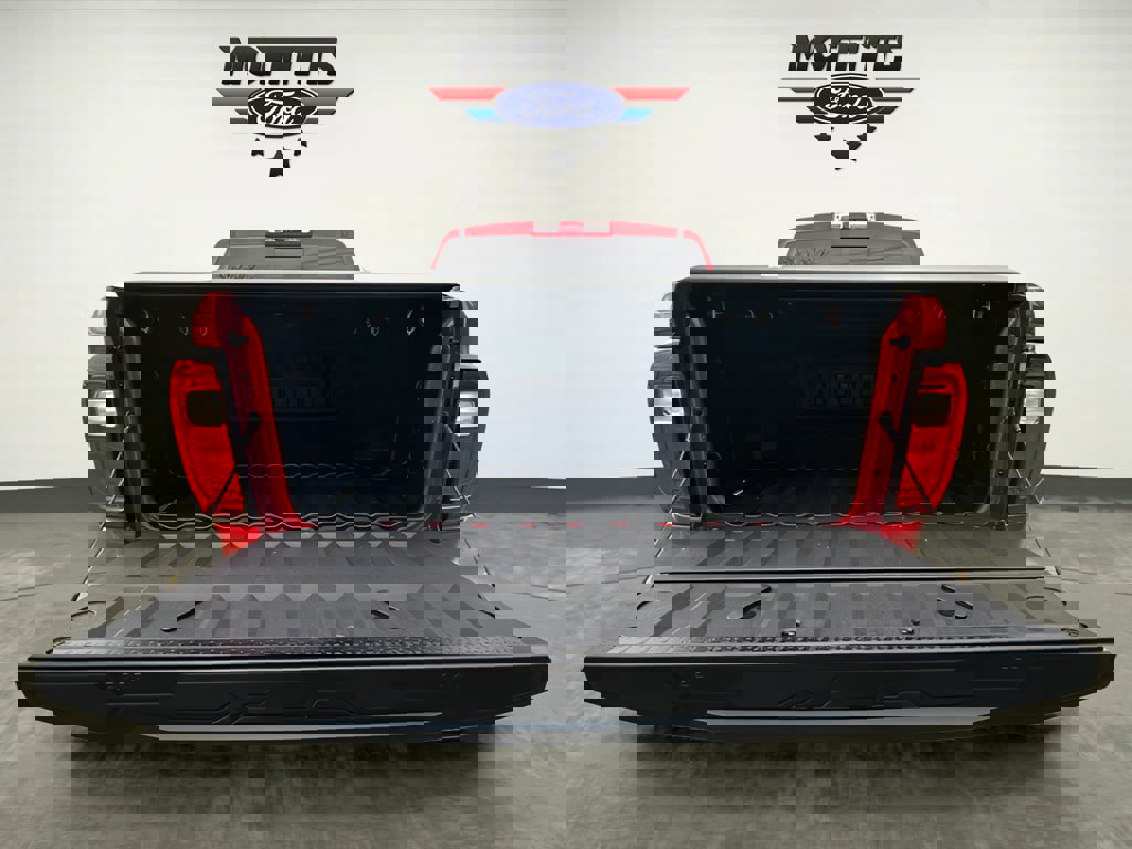 Used 2024 GMC Canyon Denali image 18