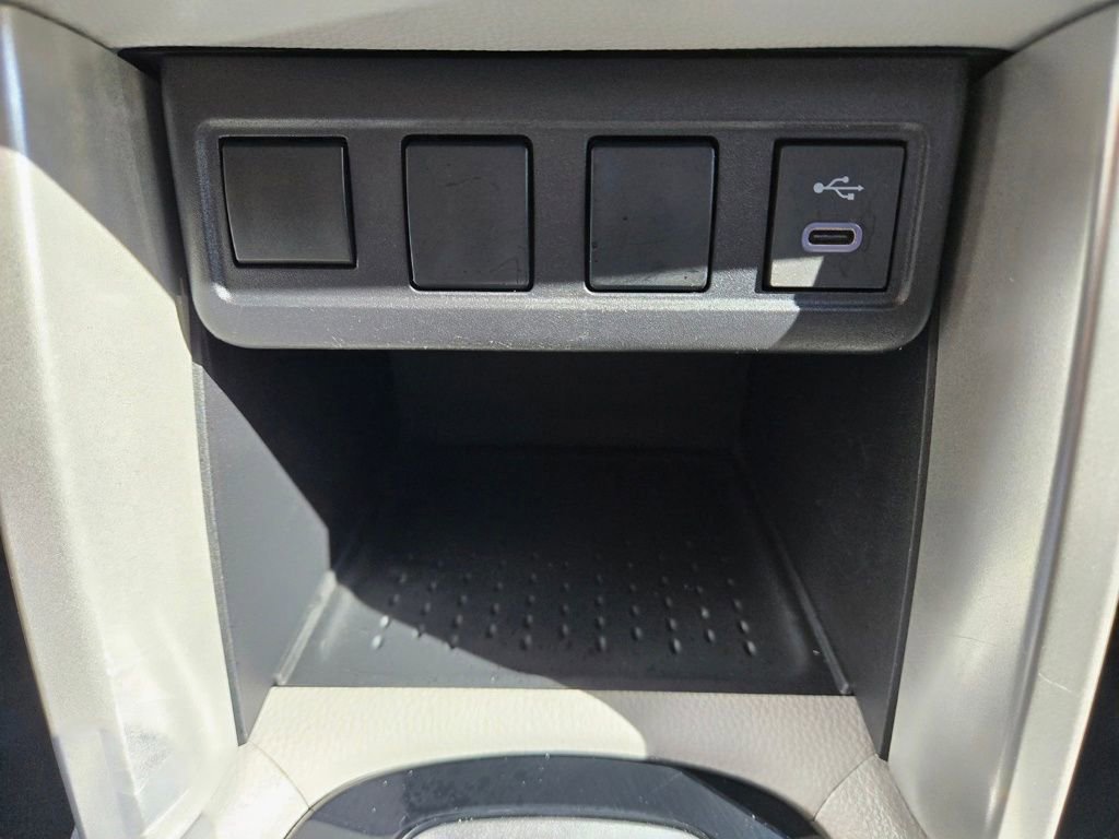 Used 2024 Toyota Corolla Cross L image 28