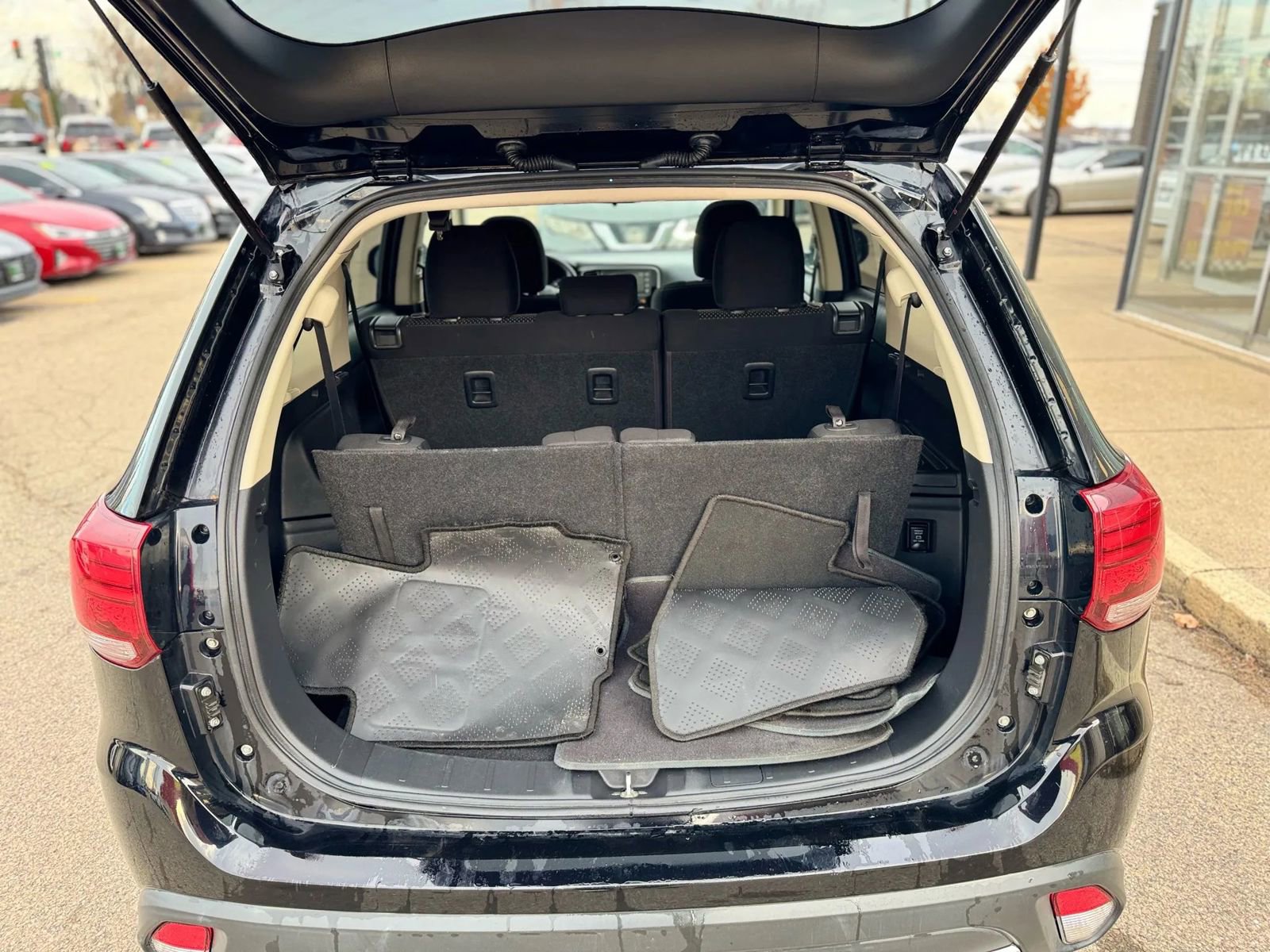 Used 2017 Mitsubishi Outlander SE image 9