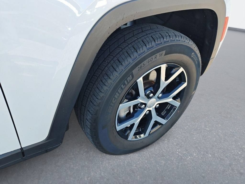 Used 2023 Jeep Grand Cherokee L Limited AWD/4WD image 12