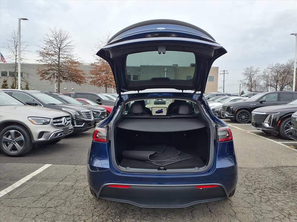 Used 2023 Tesla Model Y Performance image 8