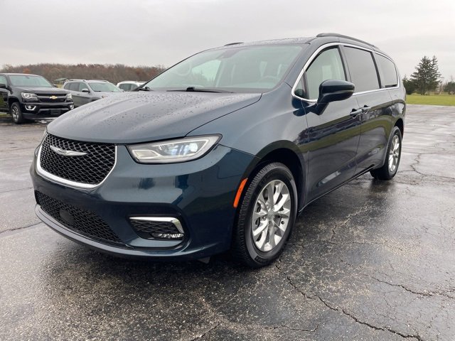 Used 2022 Chrysler Pacifica Touring-L image 7