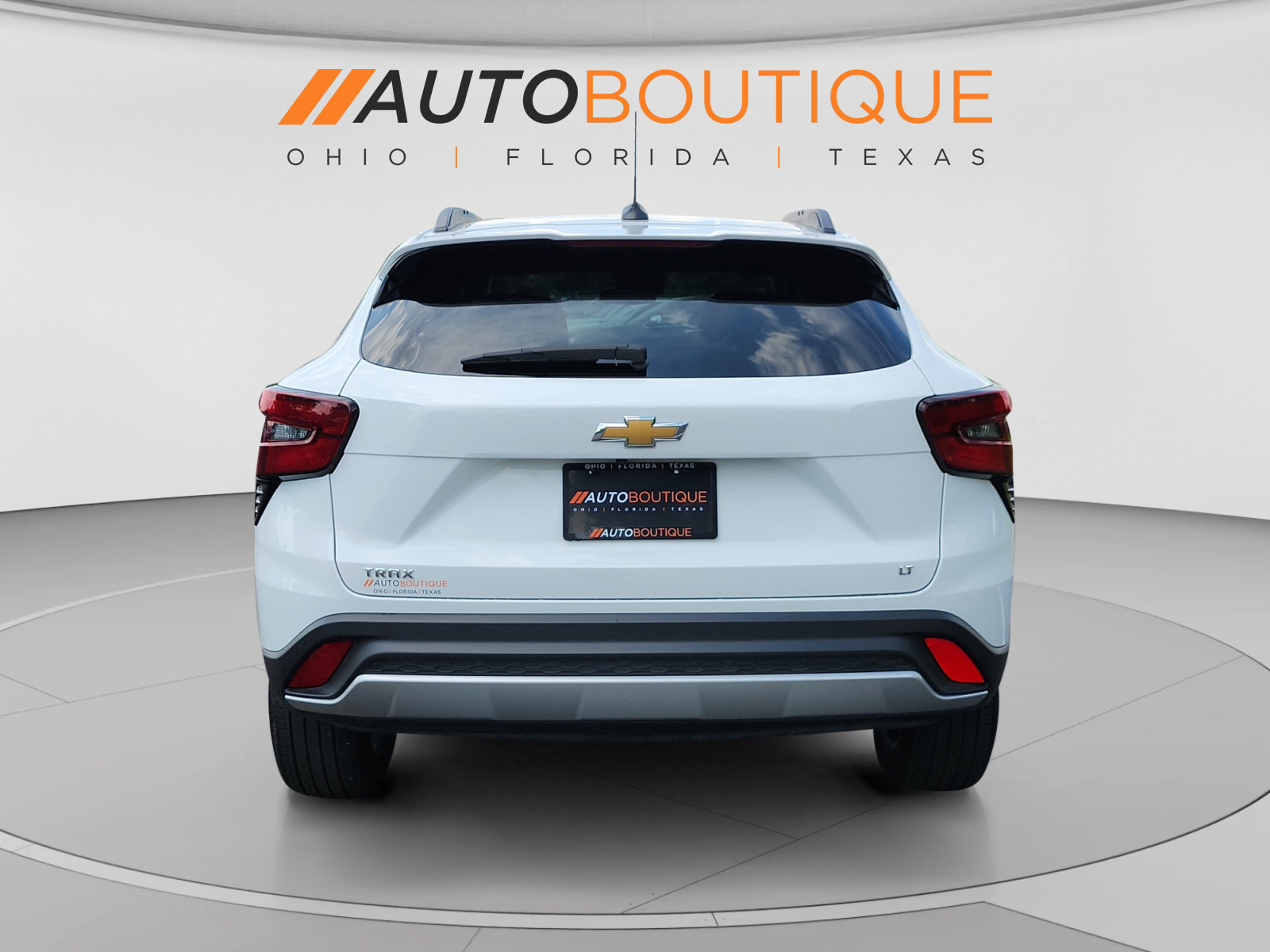 Used 2026 Chevrolet Trax LT FWD image 4