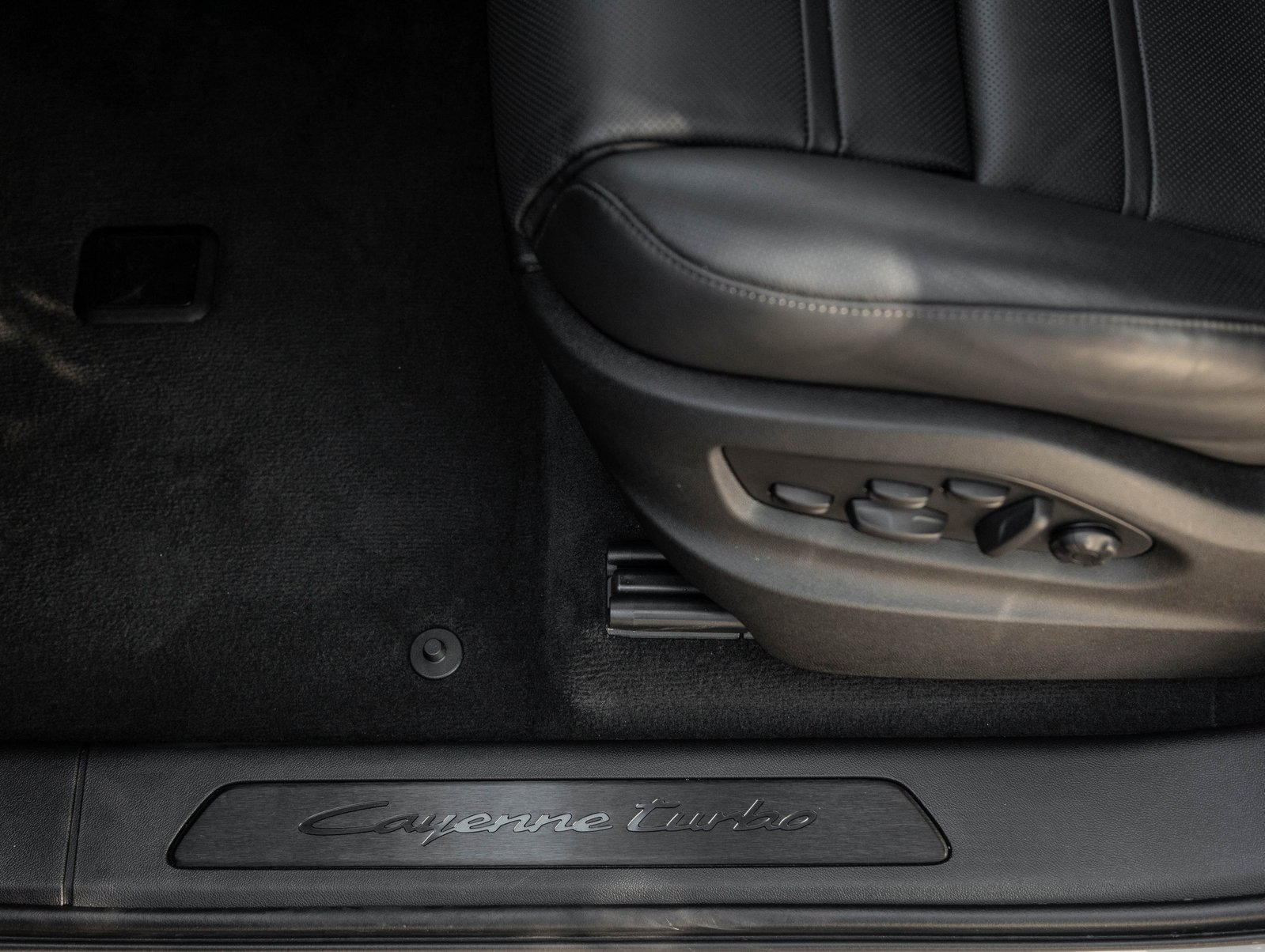 Used 2025 Porsche Cayenne Turbo image 22