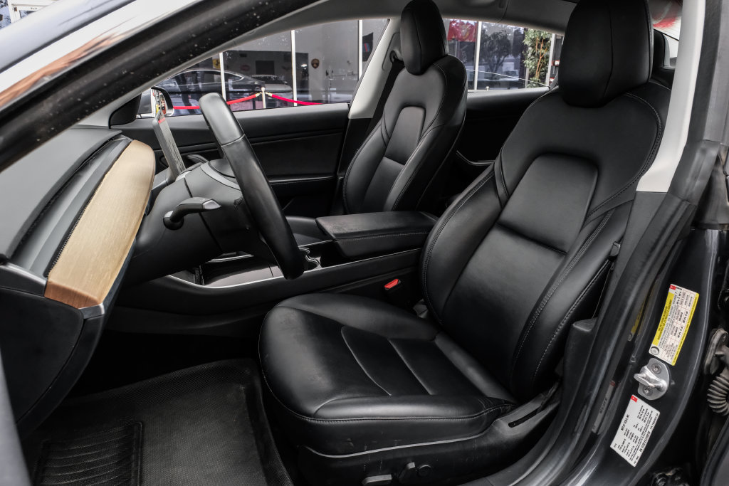 Used 2018 Tesla Model 3 Long Range RWD image 32