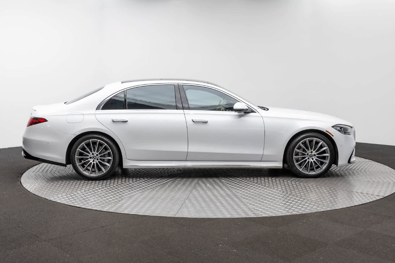 Used 2025 Mercedes-Benz S 580 4MATIC Sedan image 46