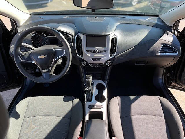 Used 2018 Chevrolet Cruze LS FWD image 12