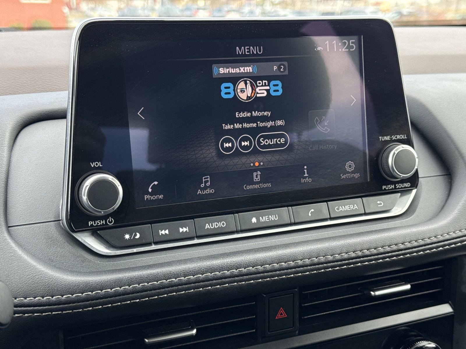 Used 2023 Nissan Rogue SV image 3