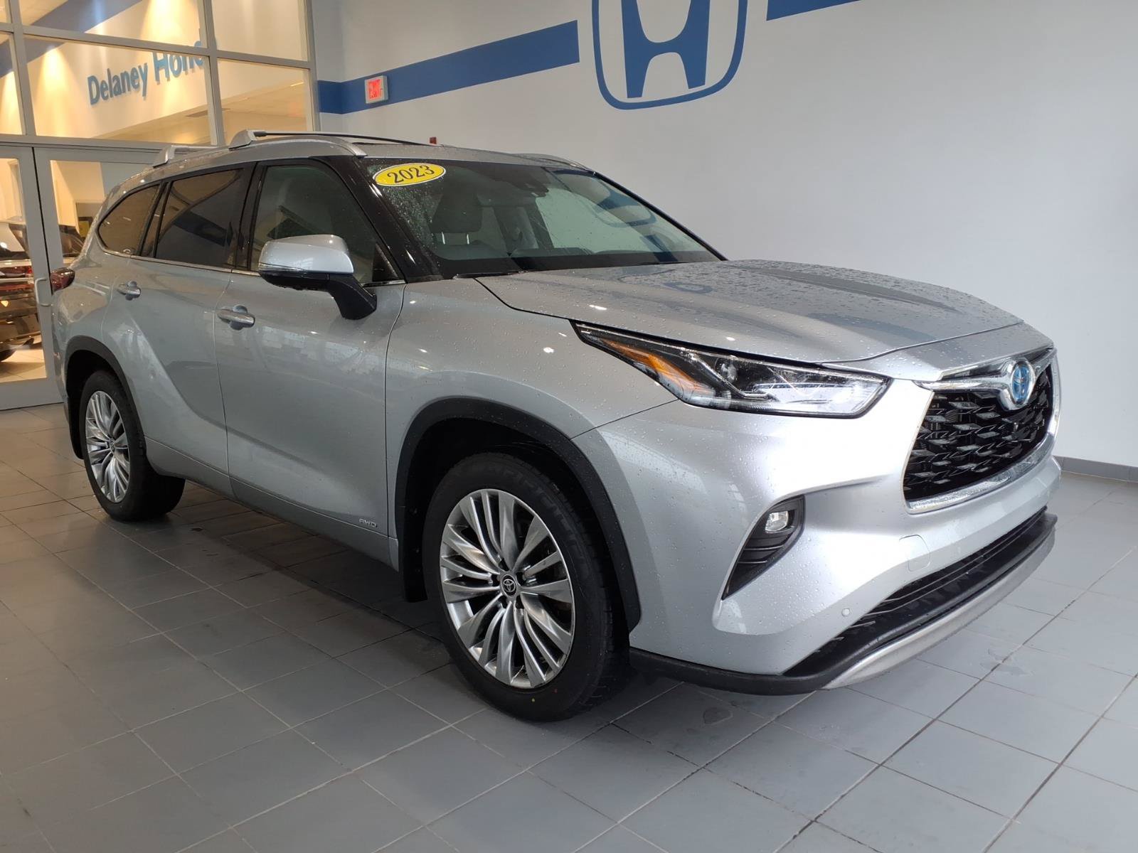 Used 2023 Toyota Highlander Platinum AWD/4WD video 1