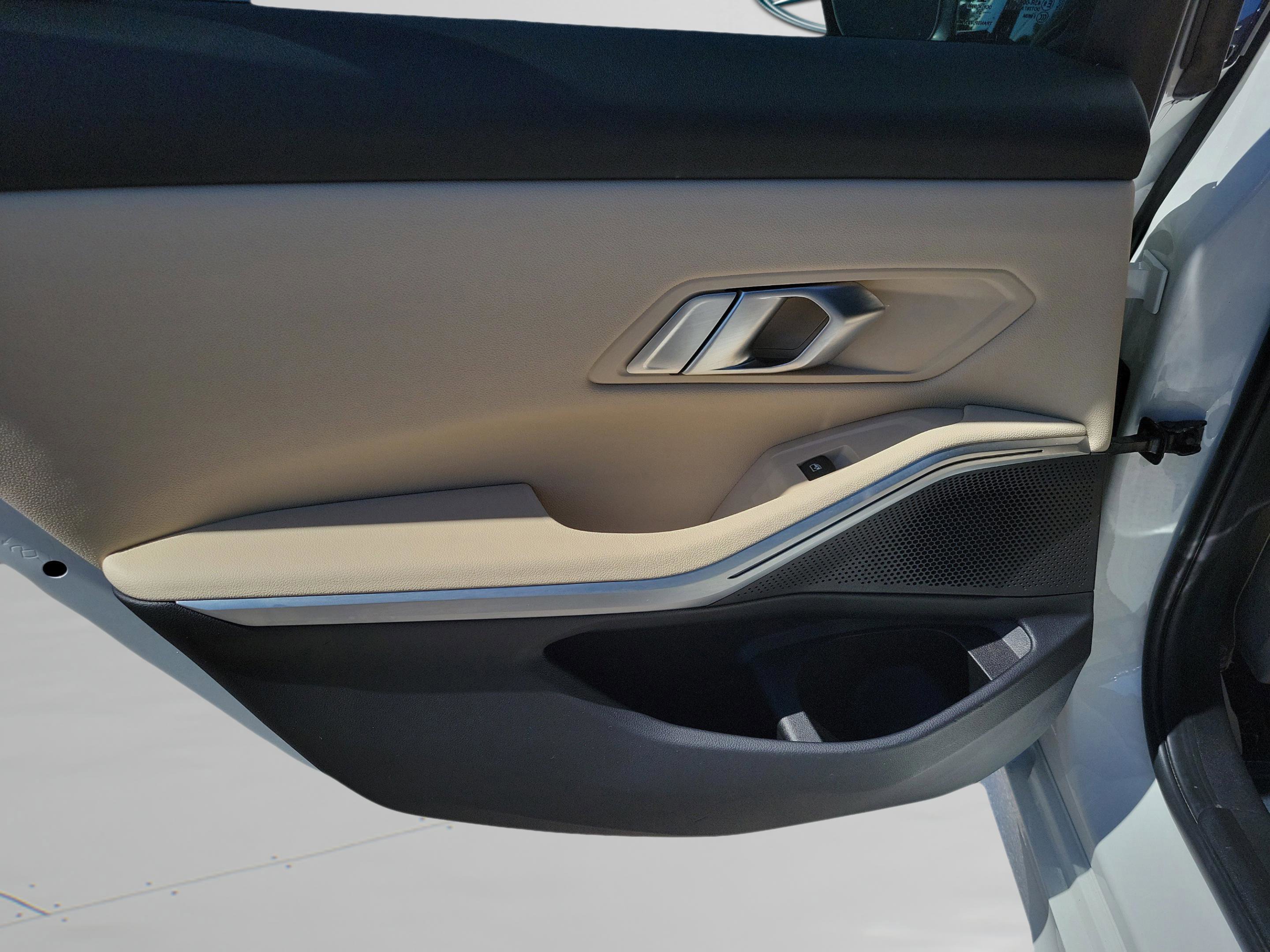 Used 2020 BMW 330i Sedan w/ Convenience Package image 9