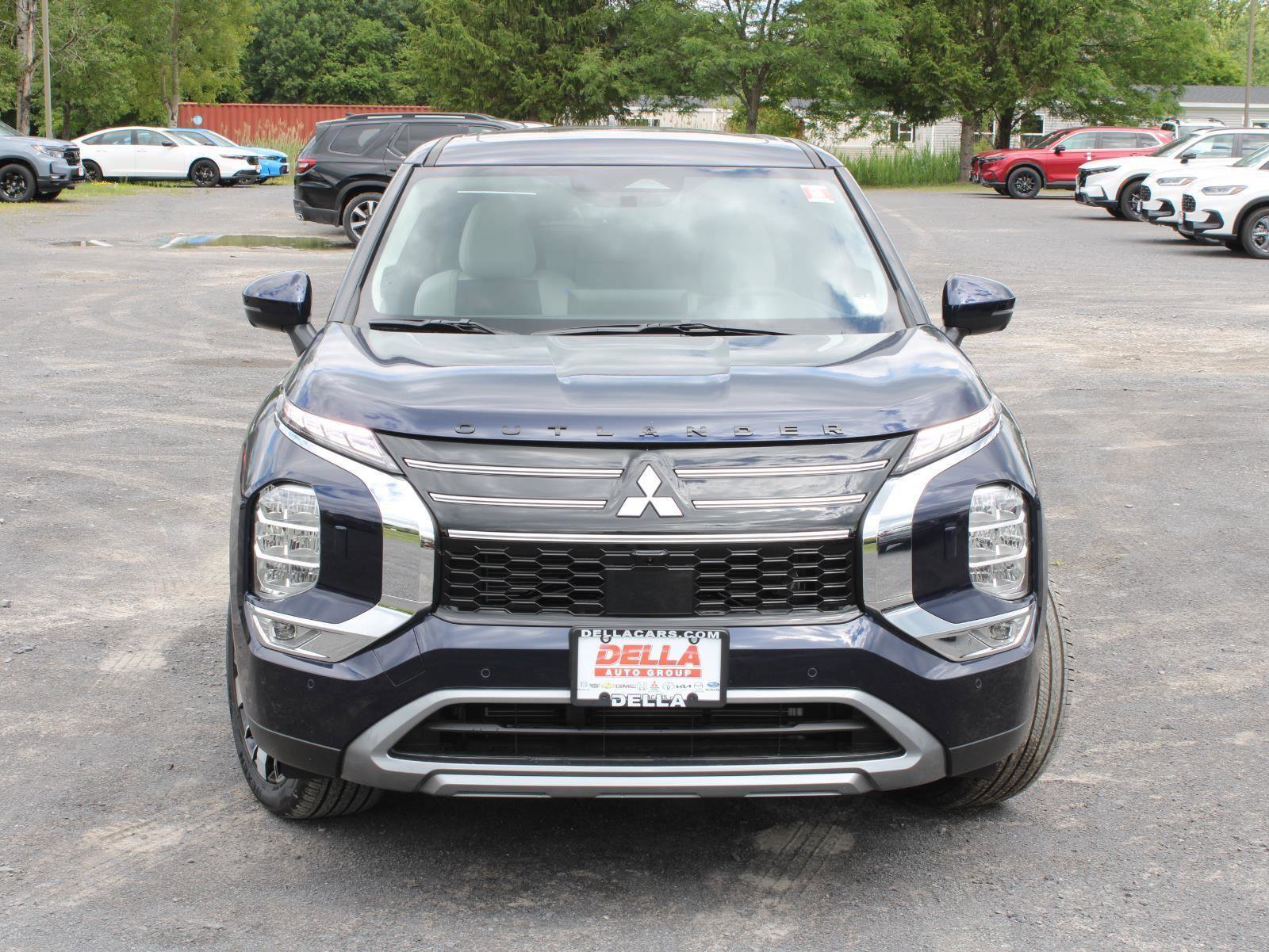 New 2025 Mitsubishi Outlander SE image 4