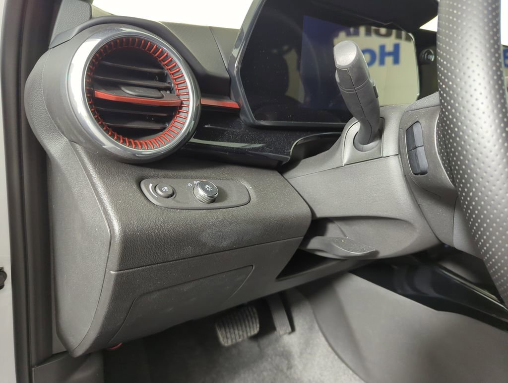 Used 2025 Chevrolet Trax RS w/ Driver Confidence Package image 26