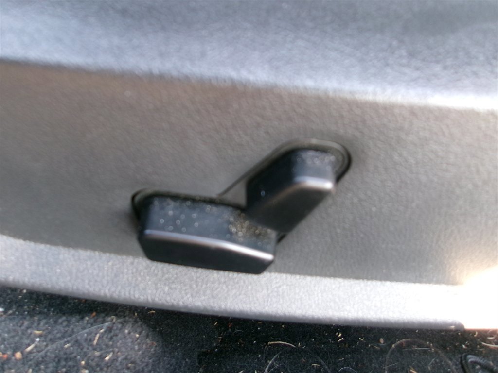 Used 2010 Dodge Challenger SE image 16