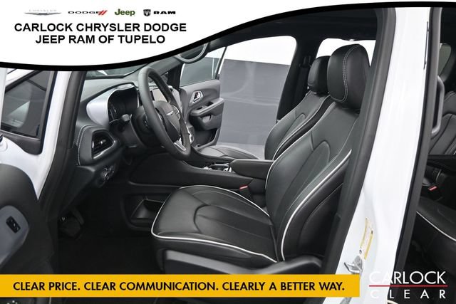 Used 2026 Chrysler Pacifica Limited FWD image 11