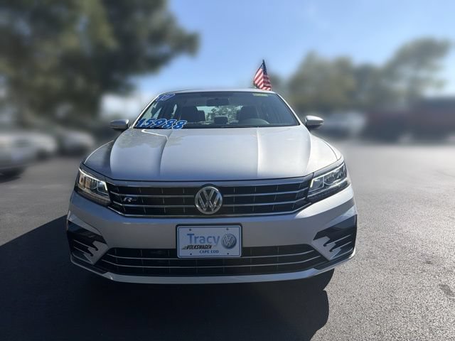 Used 2017 Volkswagen Passat 1.8T R-Line w/ R-Line Lighting Package FWD image 2