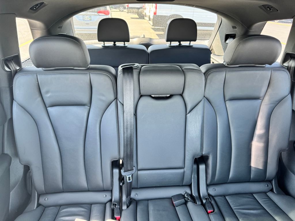 Used 2021 Audi Q7 3.0T Premium AWD/4WD image 16