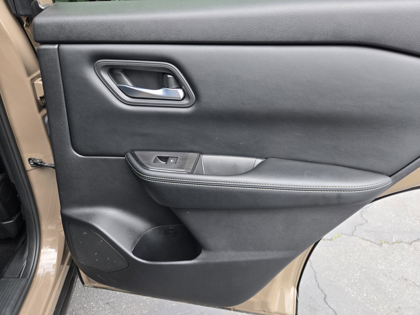 Used 2024 Nissan Rogue SV FWD image 30
