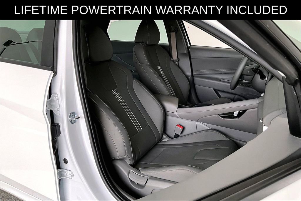 Used 2025 Hyundai Elantra Sport image 8