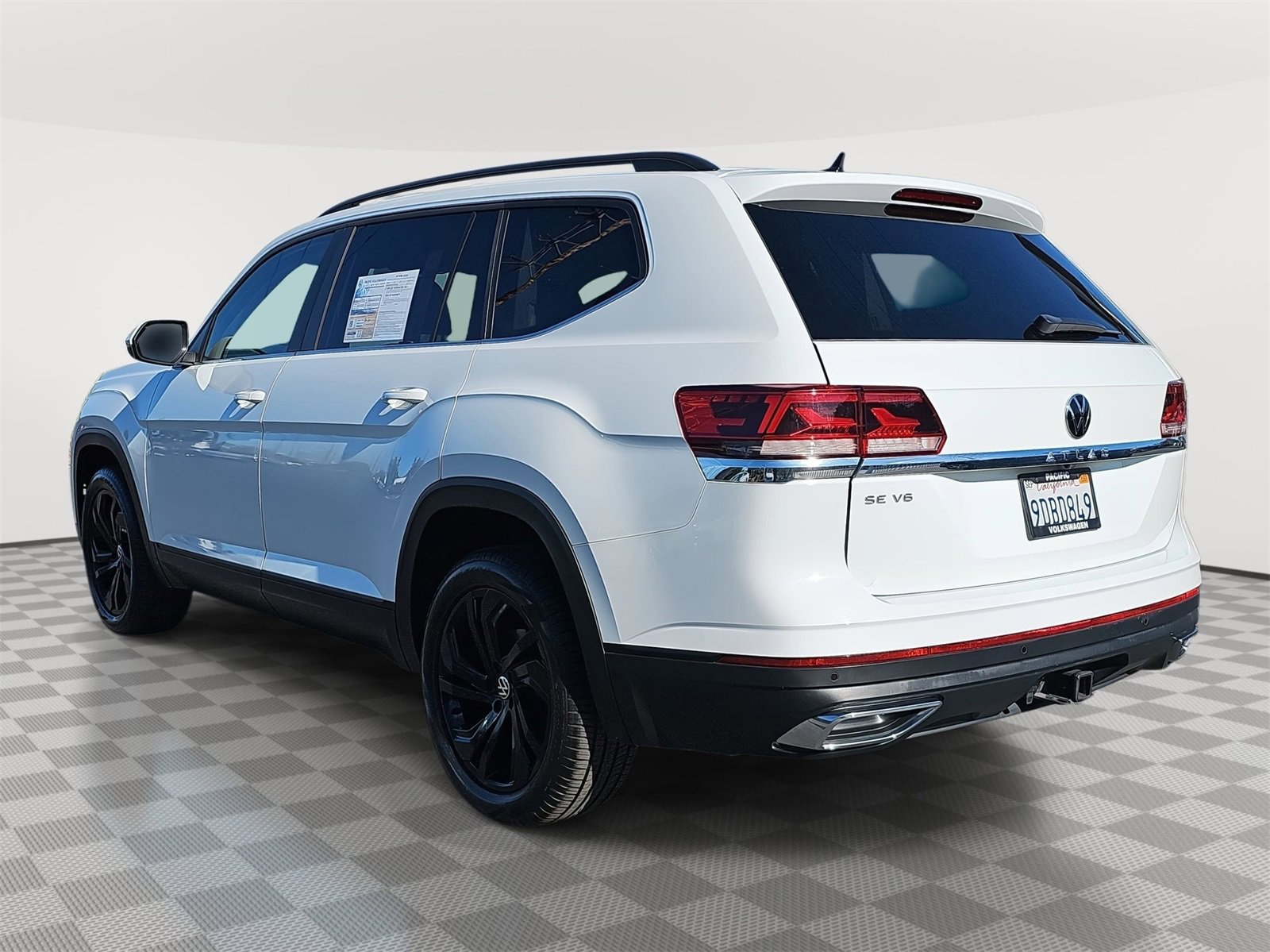 Used 2023 Volkswagen Atlas SE w/ Panoramic Sunroof Package image 7