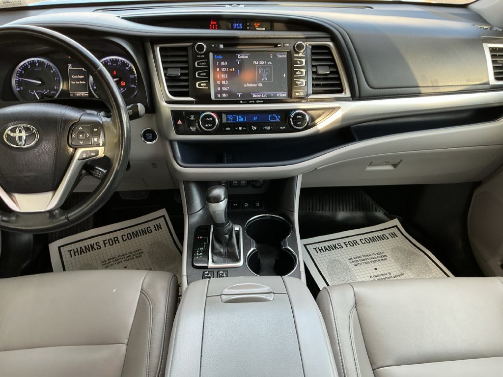 Used 2018 Toyota Highlander XLE AWD/4WD image 27