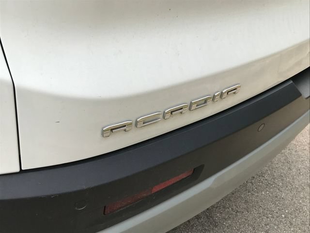 Used 2020 GMC Acadia SLE FWD image 11