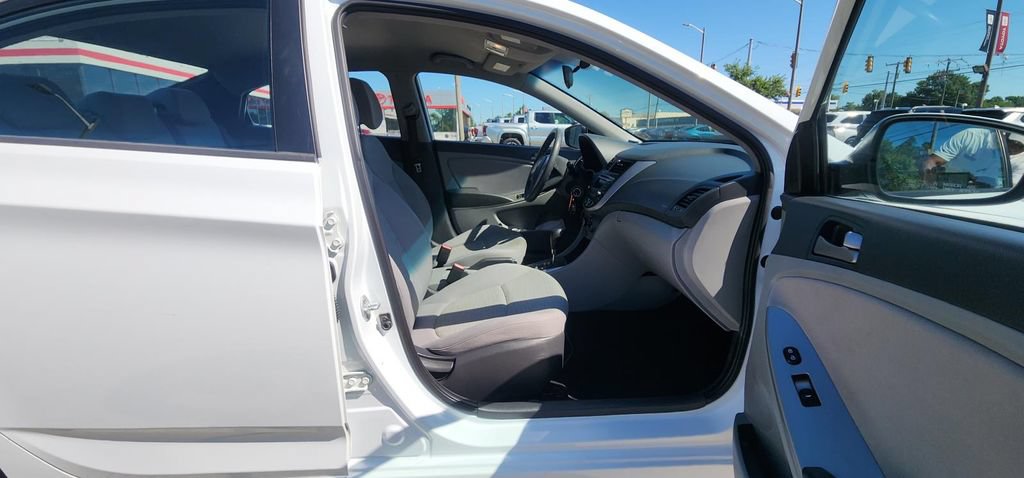 Used 2017 Hyundai Accent SE FWD image 11