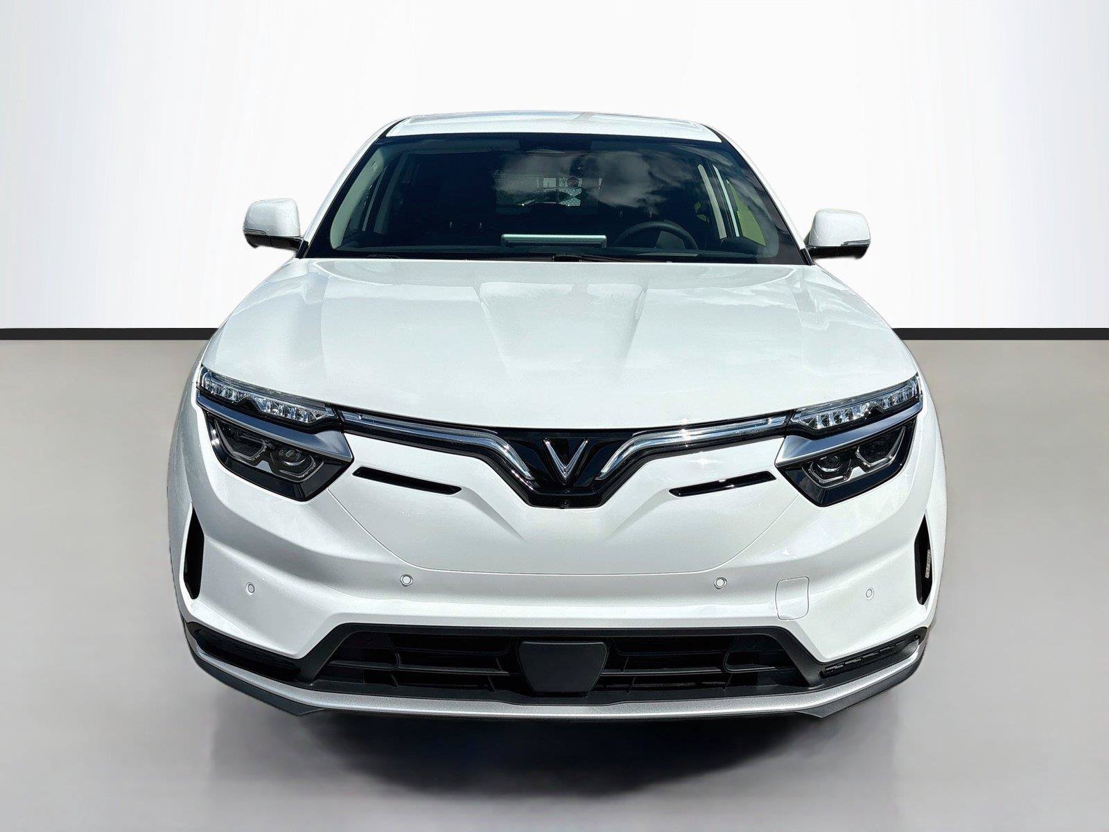 New 2027 VinFast VF 8 Eco AWD/4WD image 2