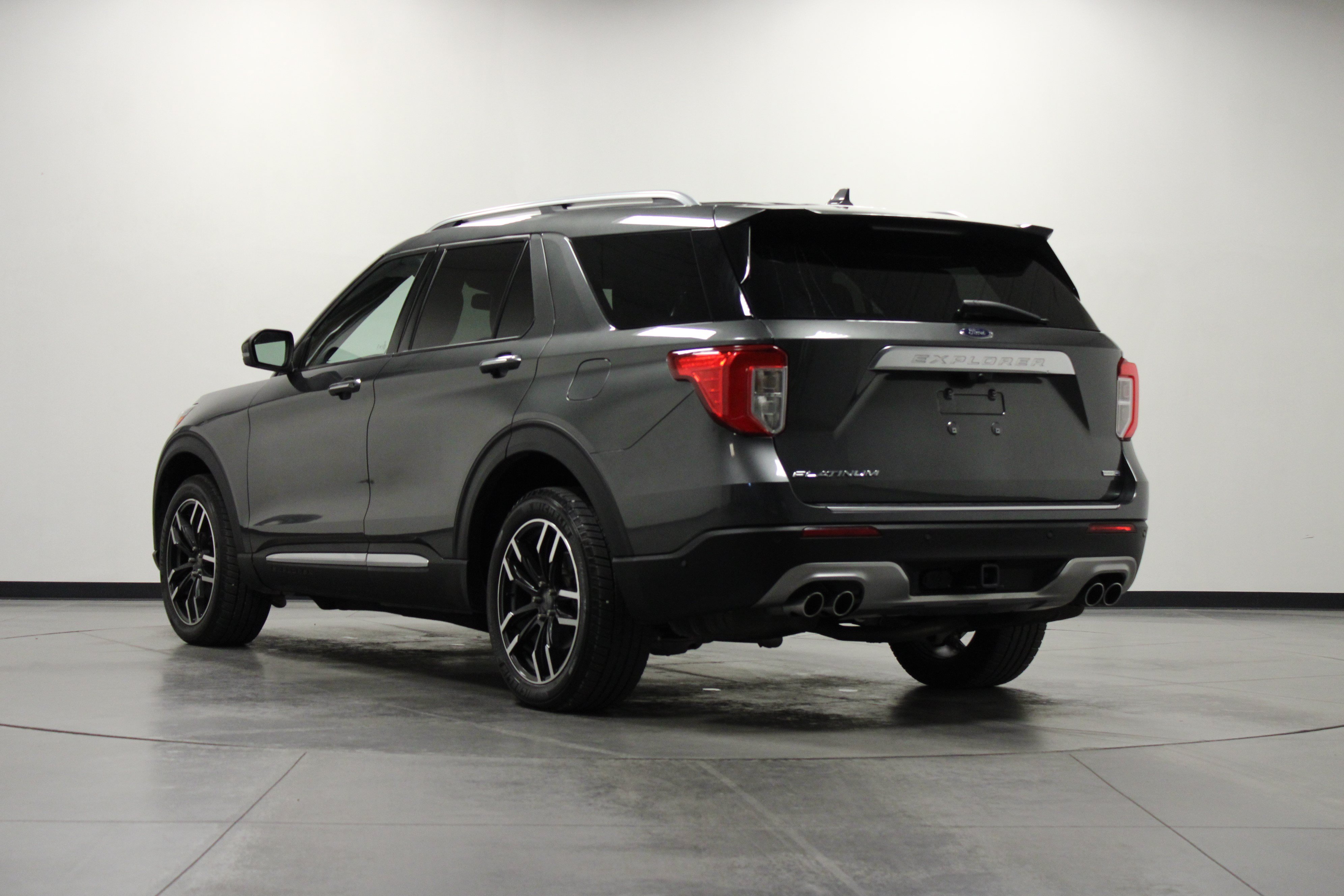 Used 2020 Ford Explorer Platinum w/ Premium Technology Package AWD/4WD image 6