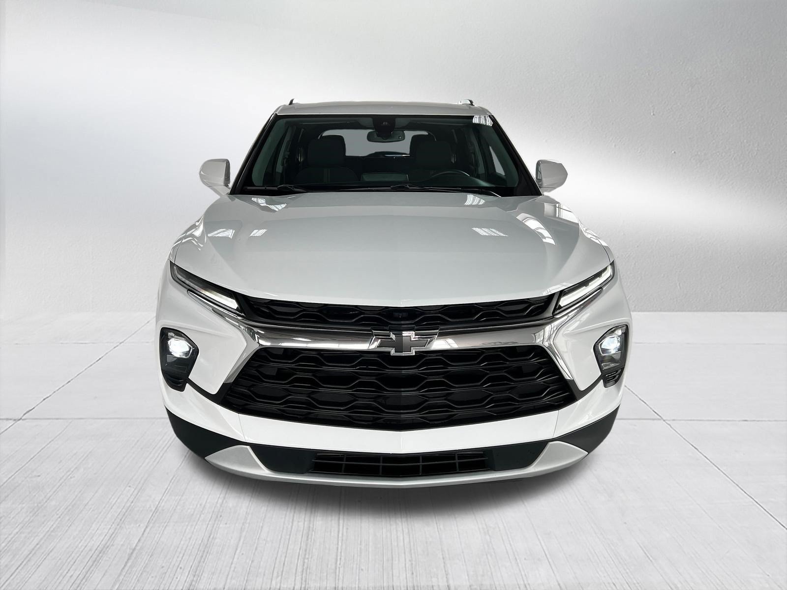 Used 2024 Chevrolet Blazer LT w/ Convenience Package FWD image 2