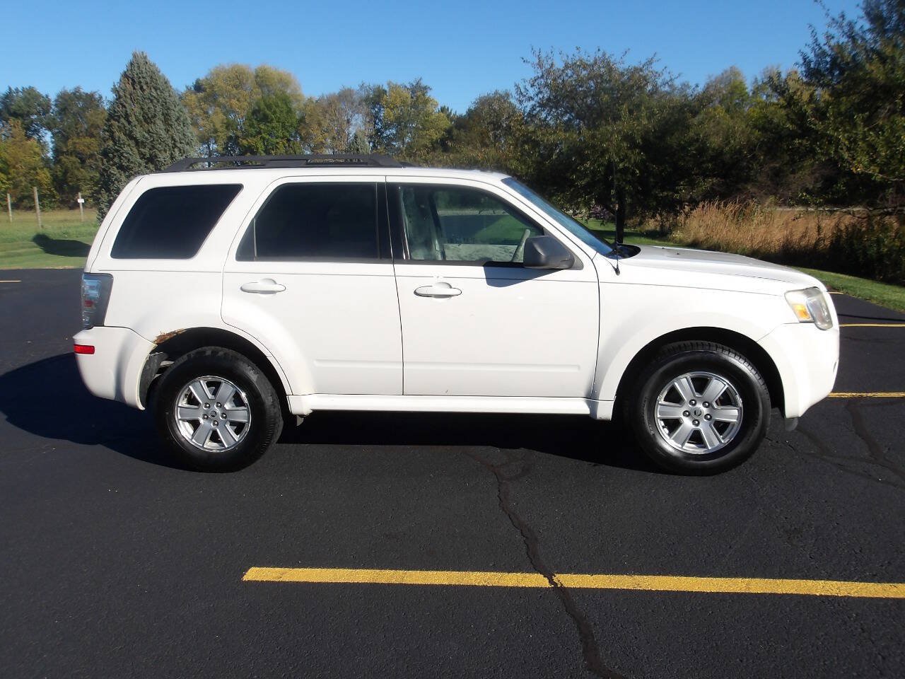 Used 2010 Mercury Mariner 2WD image 2