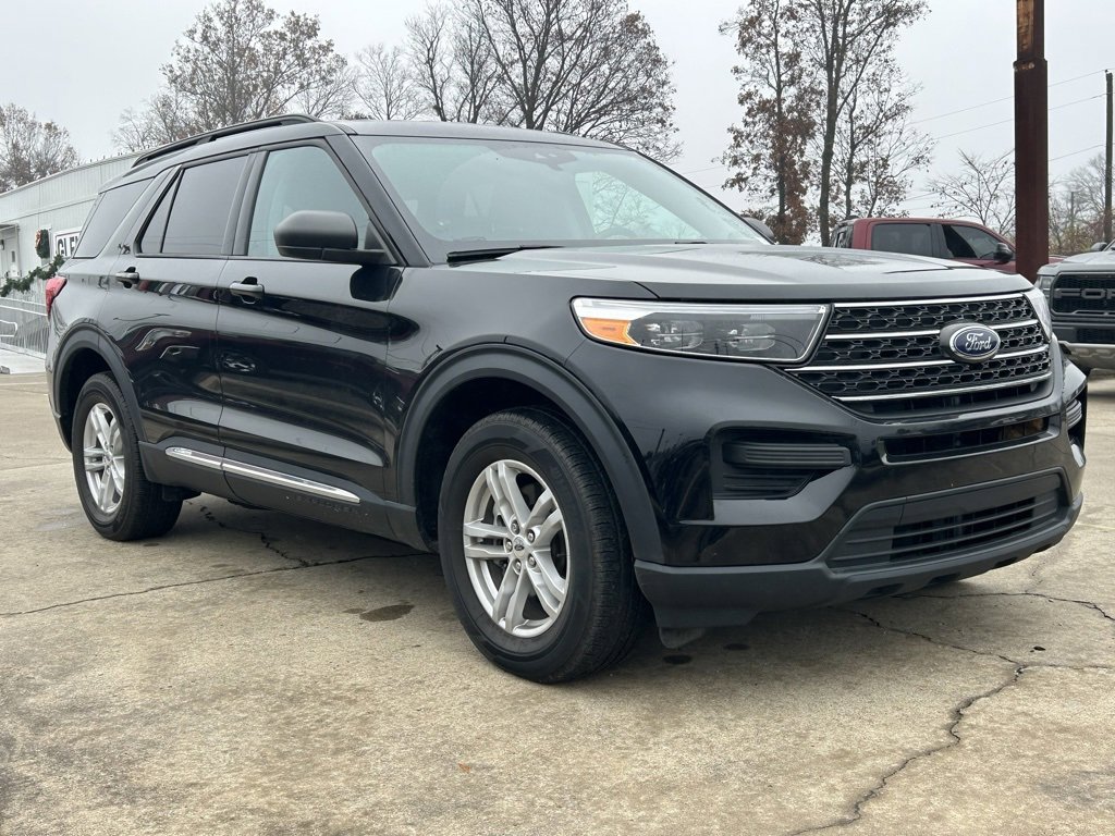 Used 2023 Ford Explorer XLT image 4